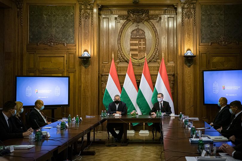 Orbán Viktor részt vett a gazdaságvédelmi operatív törzs ülésén