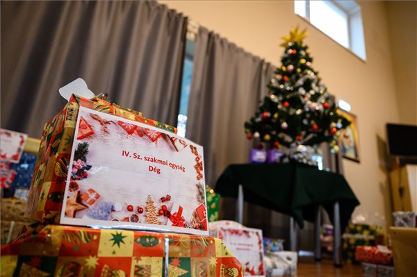 A Honvédelmi Minisztérium ajándékokat juttatott el a Fejér Megyei Gyermekvédelmi Központ gyermekotthonaiban lakóknak