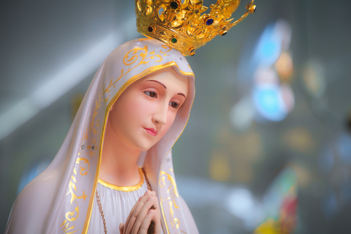 Elhelyezték a Szűz Mária-szobrot
