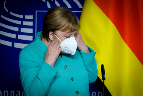 Merkel: Újabb járványhullámmal fenyeget a brit vírusváltozat