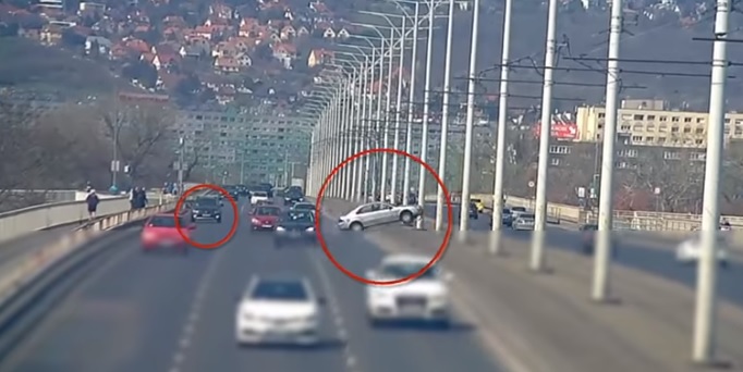 Kikanyarodtak egy autó elé az Árpád hídon, hátborzongató, amit ezután felvett a térfigyelő