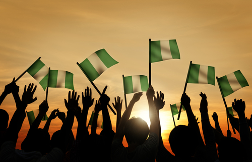 Emberrablók szabadon engedtek 14 egyetemistát és oktatót Nigériában
