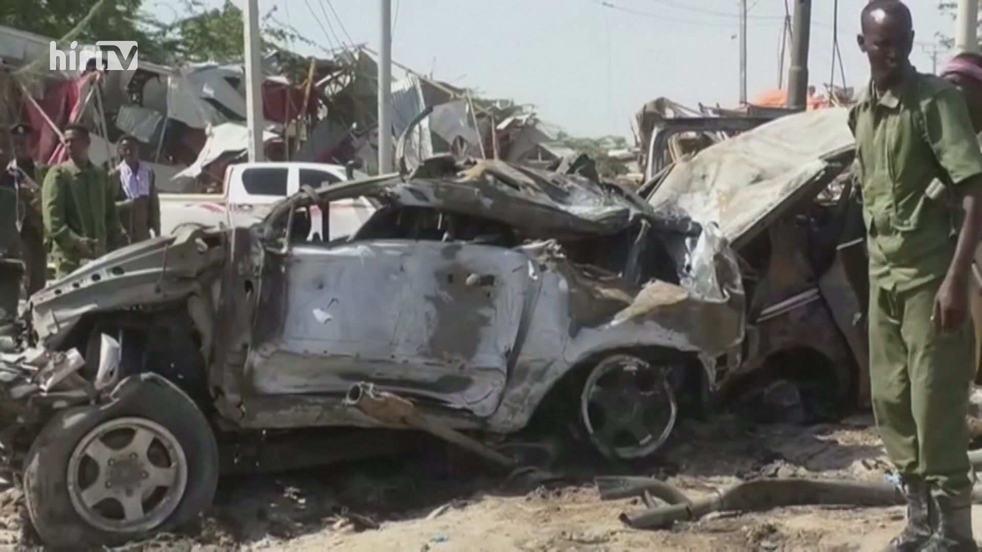 Vérengzés Burkina Fasóban, öngyilkos merénylet Szomáliában