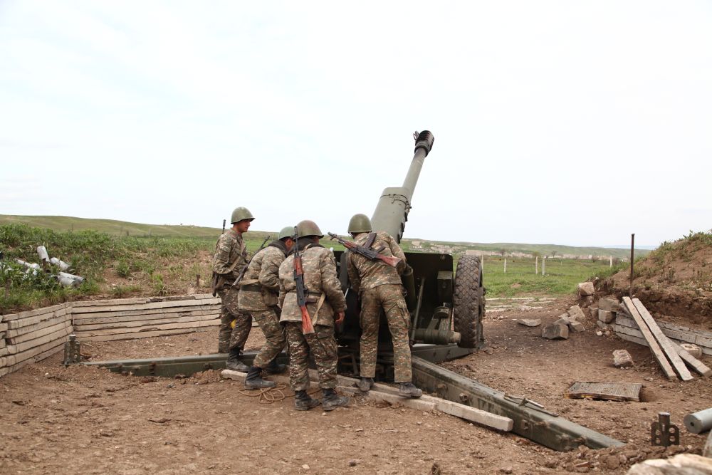 Azeri erők tüzérségi támadást indítottak örmény hadállások ellen