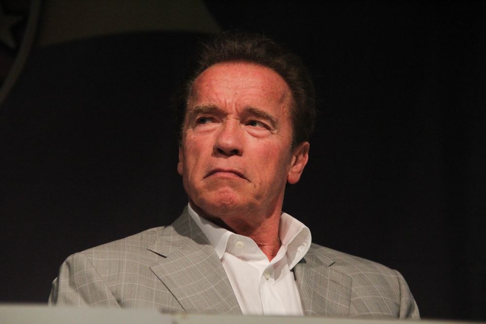 Szörnyű autóbaleset részese volt Arnold Schwarzenegger