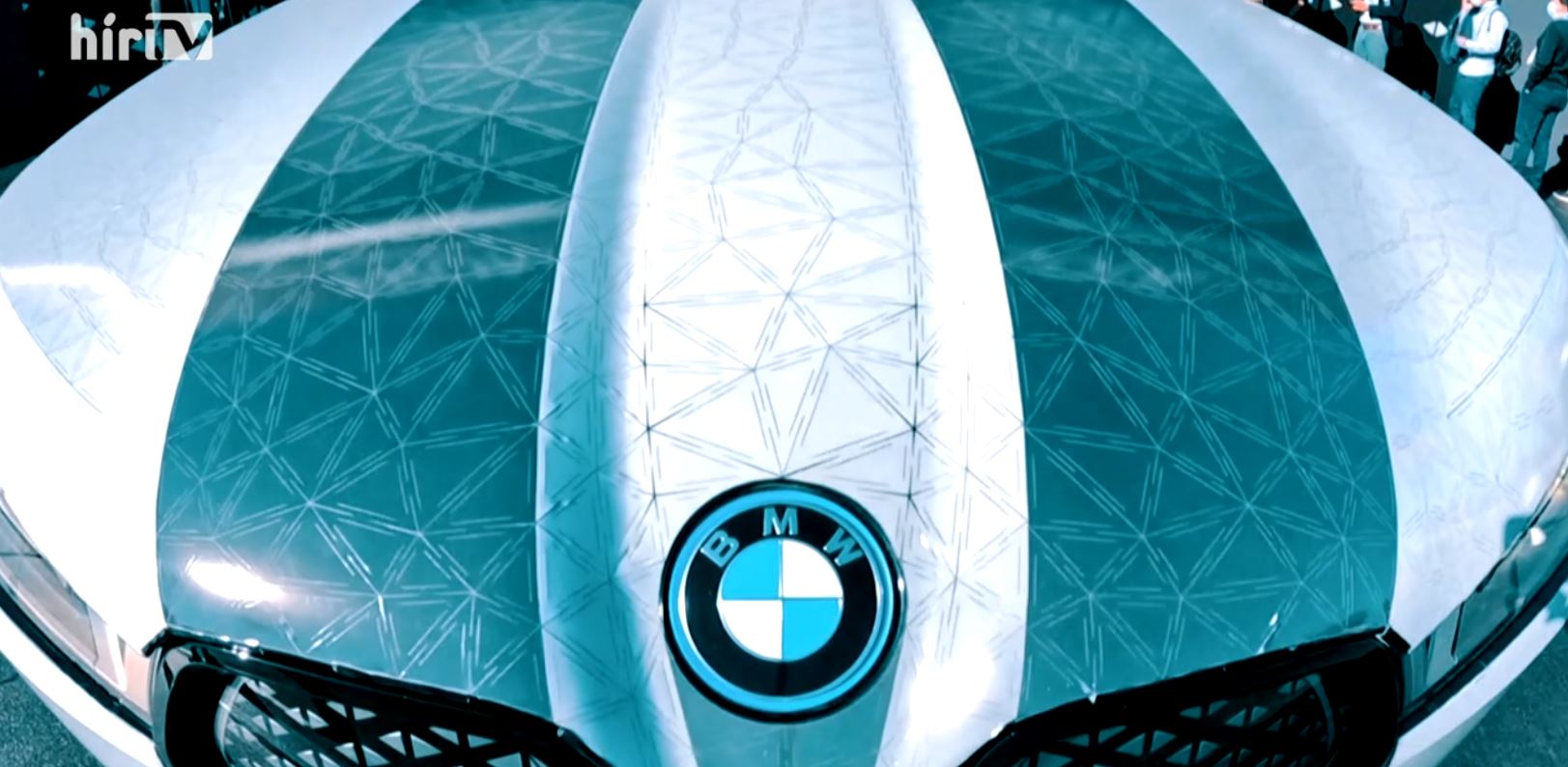 StartStop: Színváltós autót mutatott be a BMW