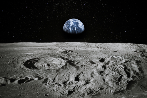 Háromtonnás űrszemét csapódik a Holdnak pénteken 