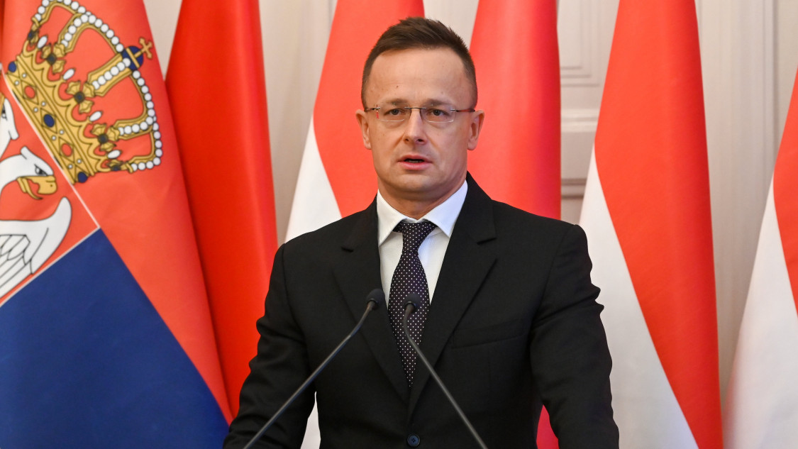Szijjártó: Szerbiát már tegnap fel kellett volna venni az Európai Unióba 