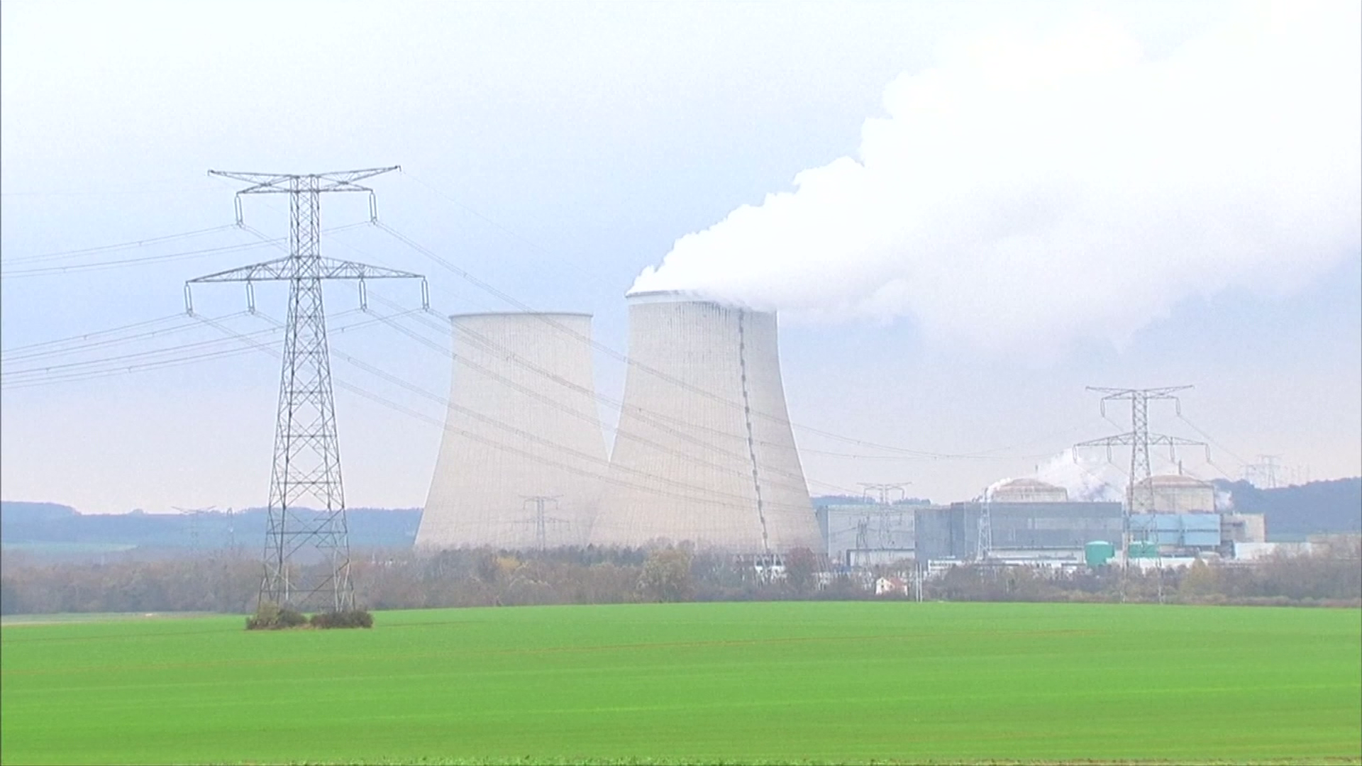 Lazítanak a környezetvédelmi szabályokon a francia atomerőművek 