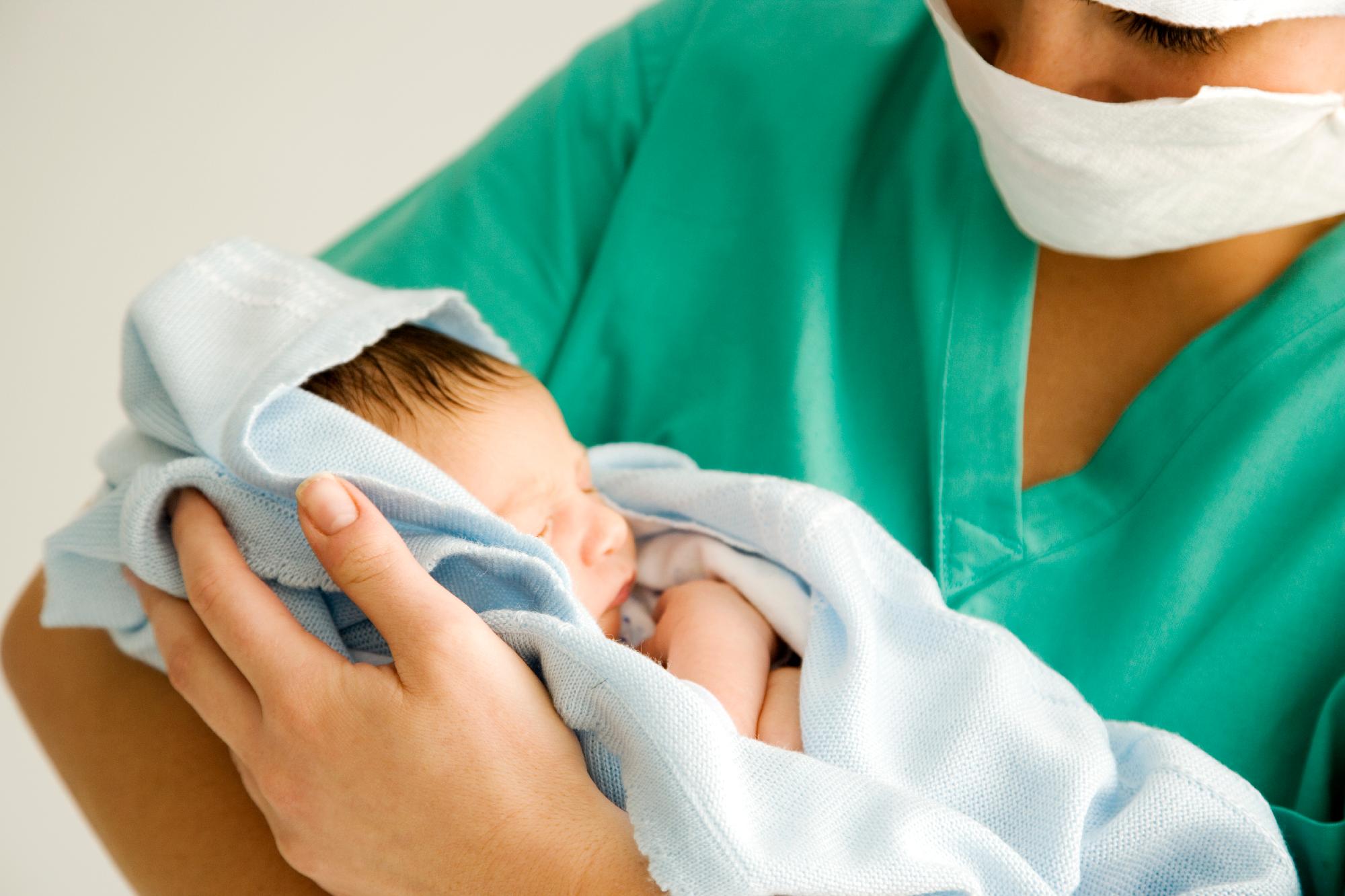 Újszülöttek ápolási kézikönyve címmel új tankönyv jelent meg