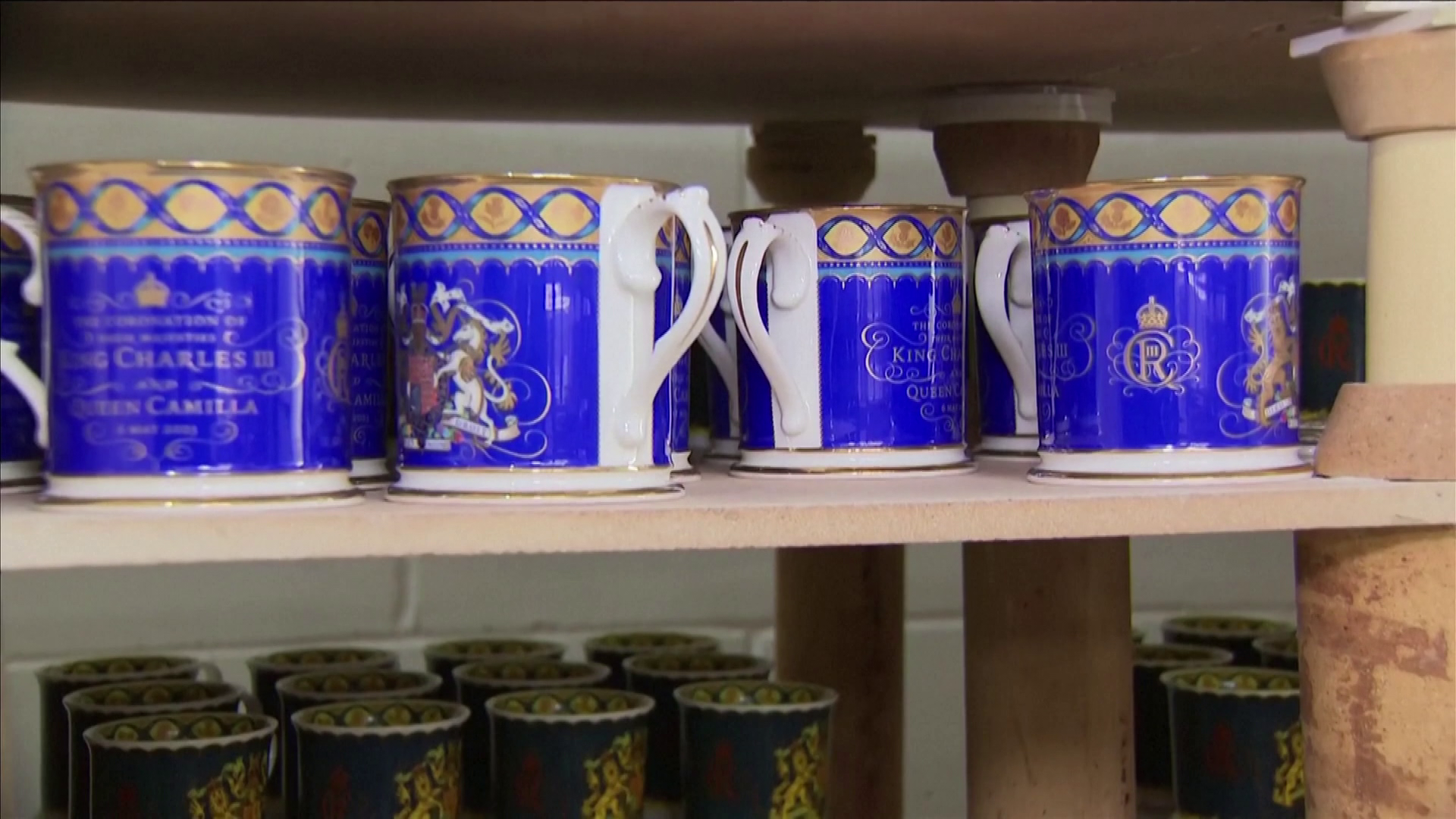 Különleges porcelán étkészletet adott ki a királyi család III. Károly koronázására