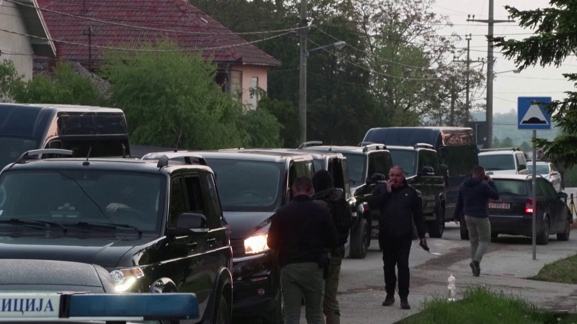 Tömegesen szolgáltatják be az illegálisan tartott fegyvereket a szerbek 