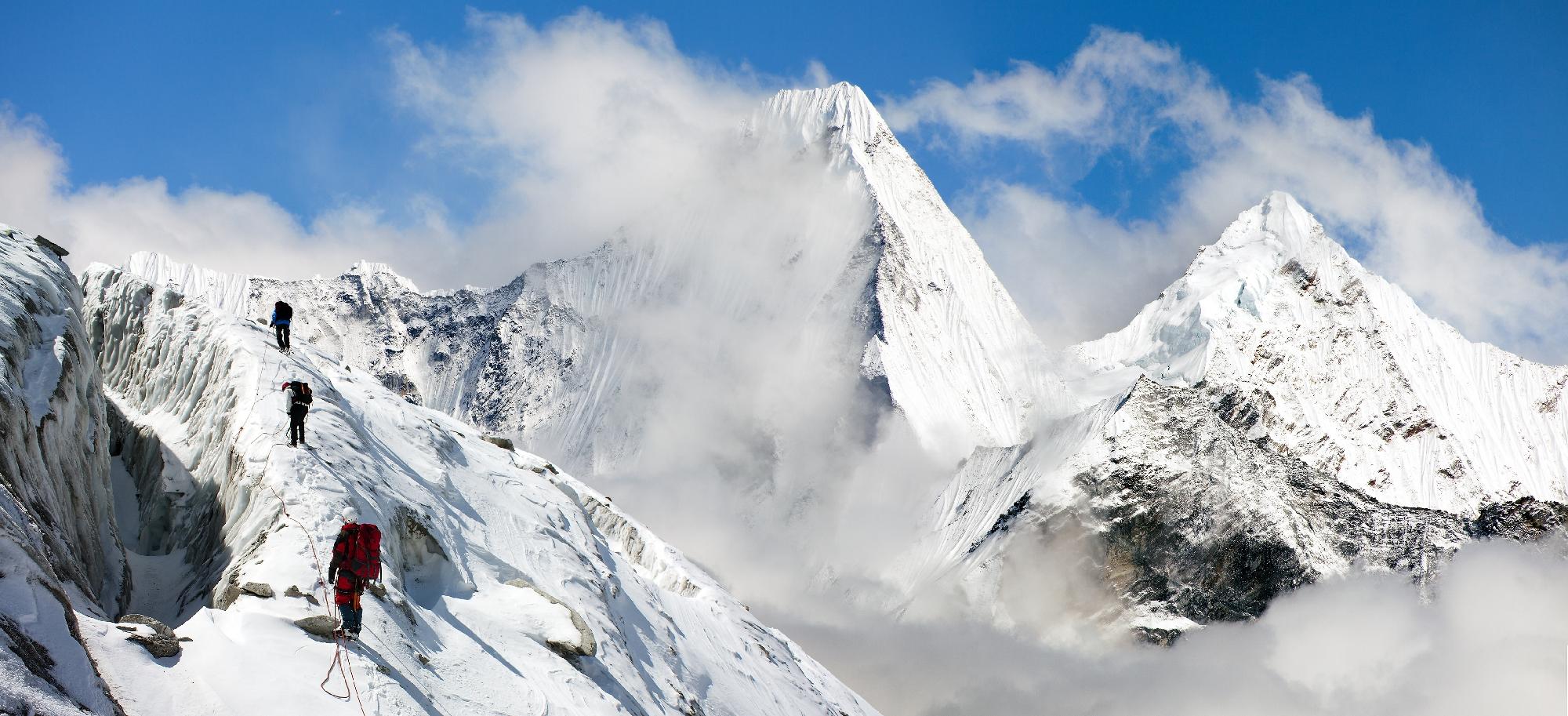 Több mint 35 tonna szemetet szedtek össze a nepáli hegyekről