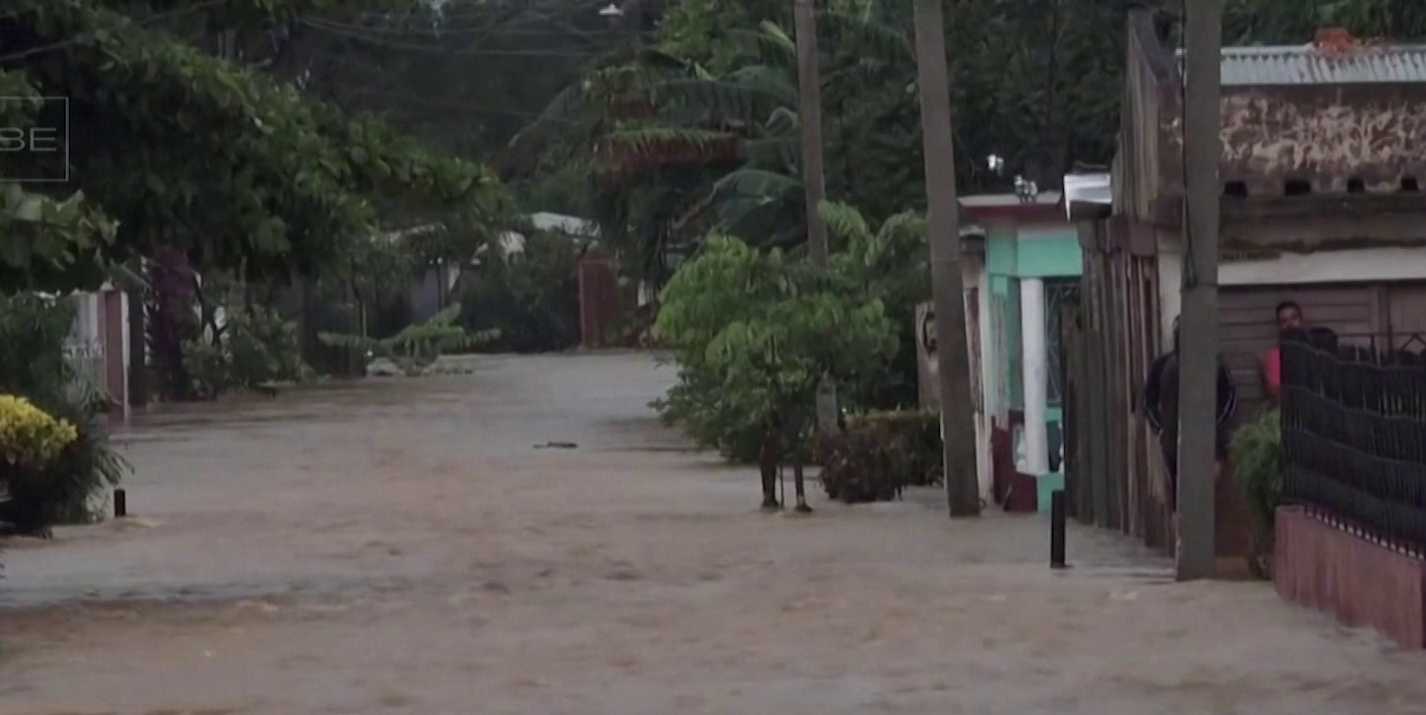 Ezreknek kellett menekülnie Kubában az áradás miatt