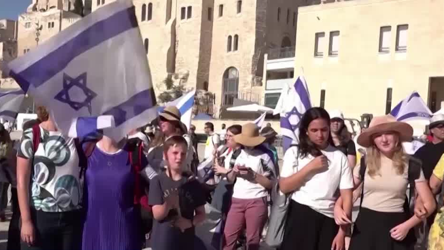 Több százezren vonultak utcára Izraelben a tervezett igazságügyi reform ellem