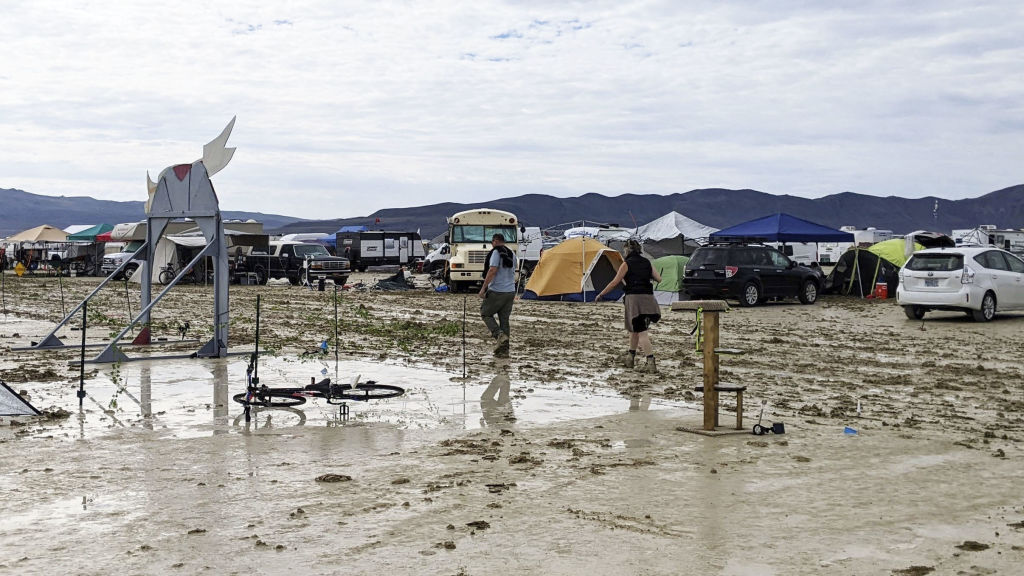 Megnyitották a Burning Man fesztiválról kivezető utat, több tízezren indulhattak útnak