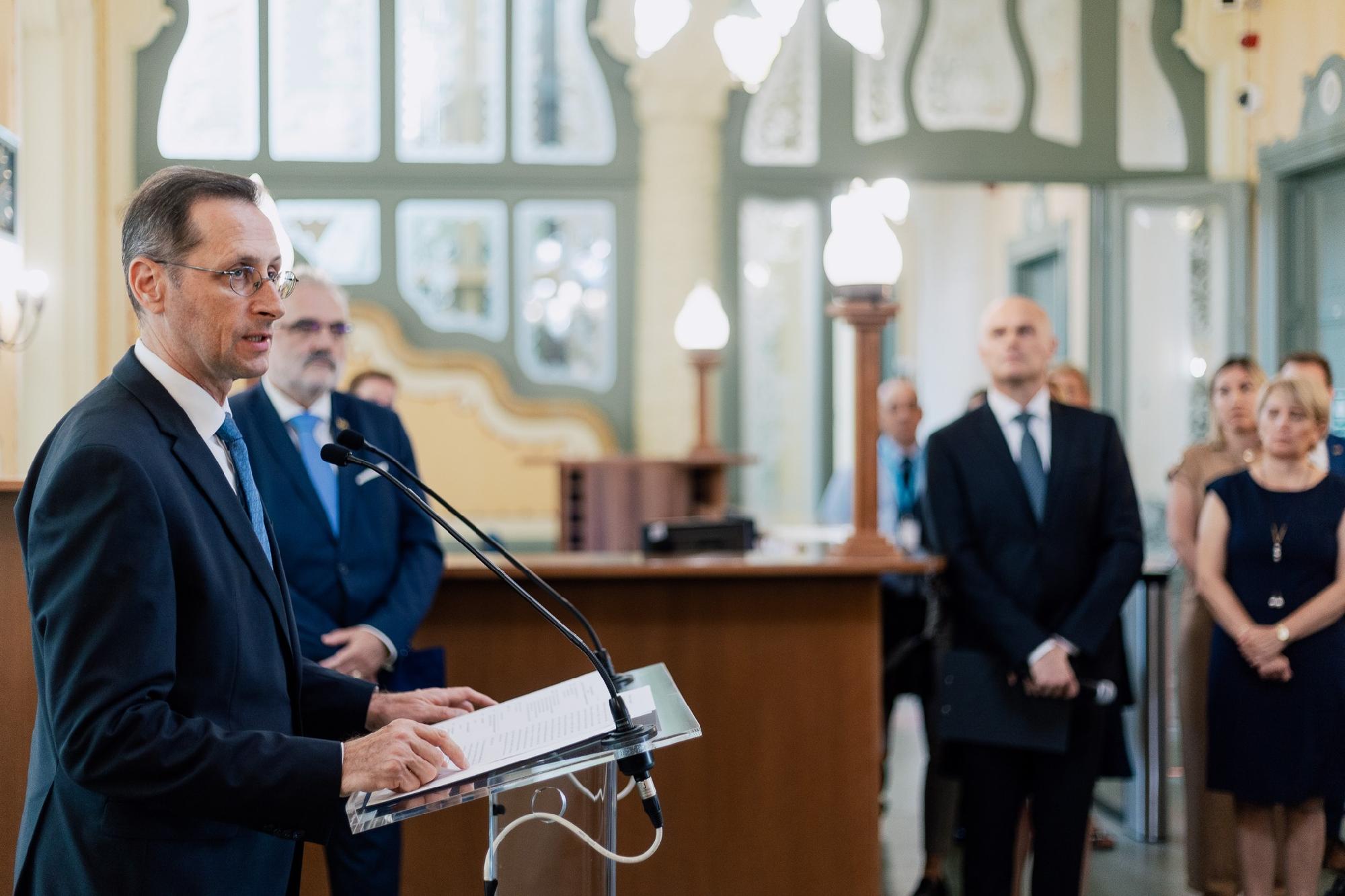 PM: megnyílt a Magyar Államkincstár új állampapír-forgalmazó fiókja