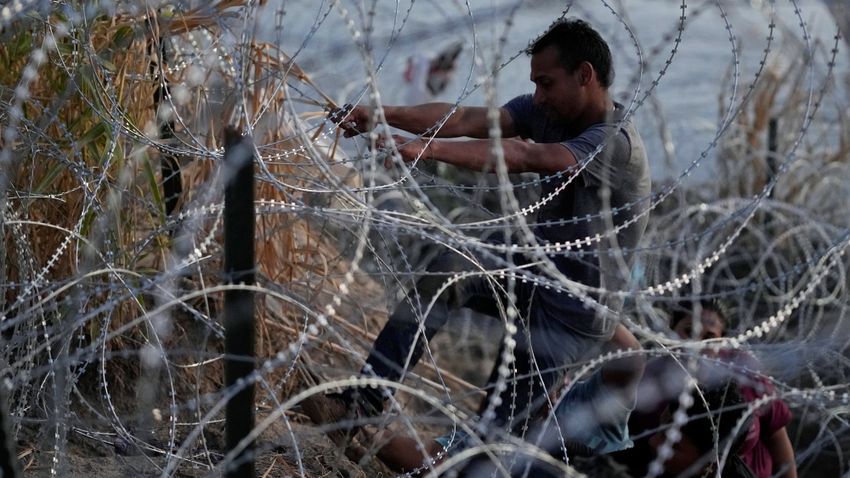 Welt: Nem kellene tovább hazudni, a migráció és a terror összefüggnek