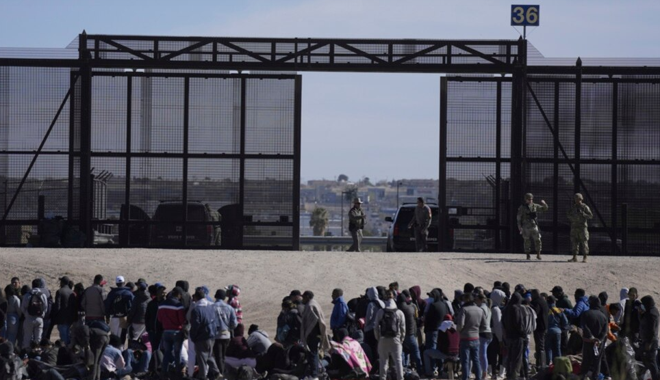 Történelmi rekordot döntött az illegális bevándorlás az USA déli határánál