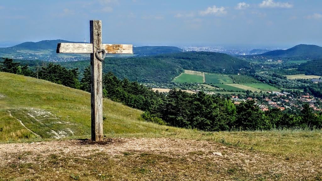 Menczer Tamás: Elfogadhatatlan, hogy Magyarországon kereszteket égessenek (videó)