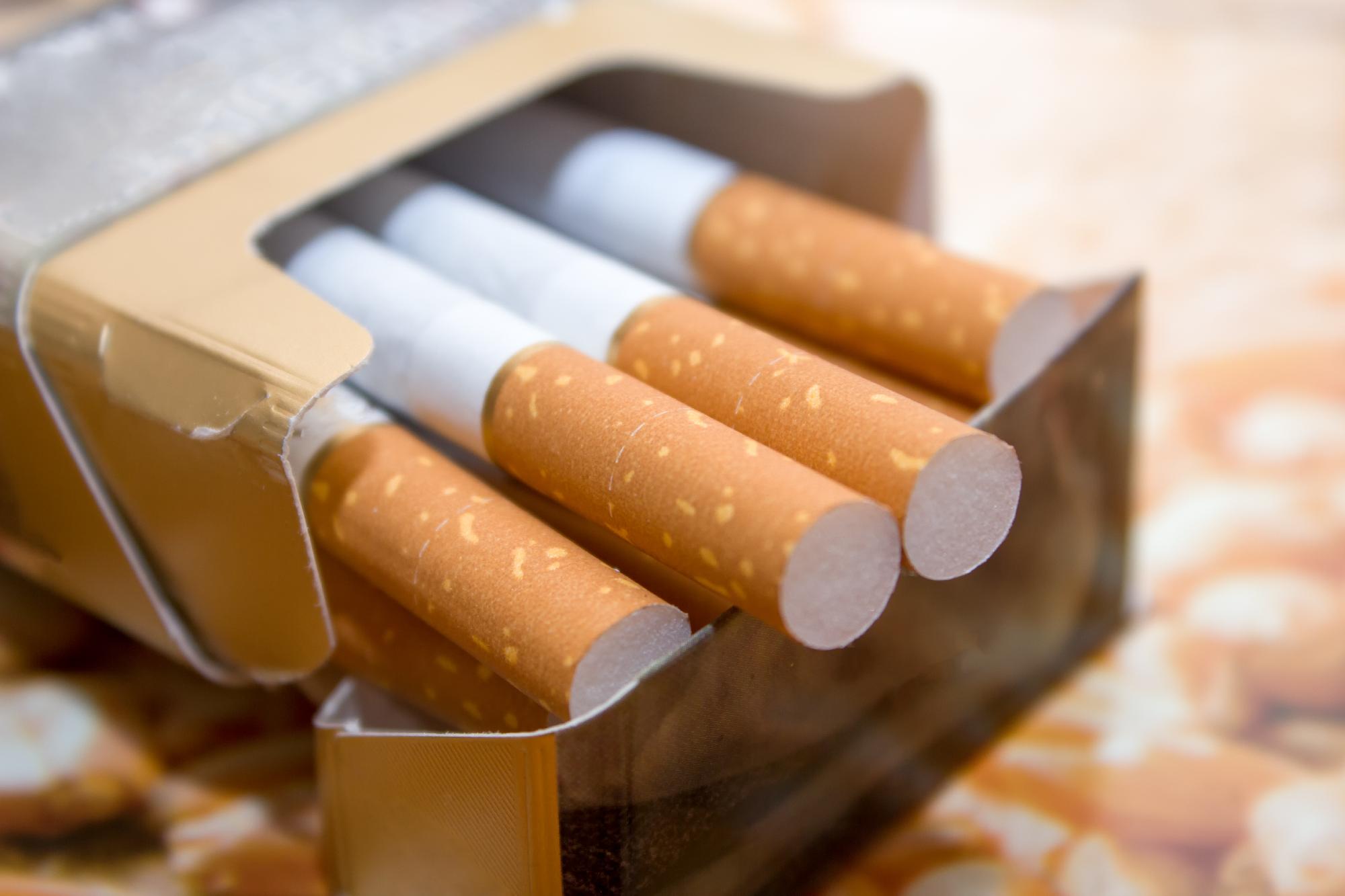 NAV: Több mint 26 ezer doboz román zárjegyes cigarettát találtak egy kamionban