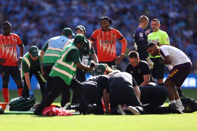 Stabil az állapota a pályán szívinfarktus miatt összeesett focistának
