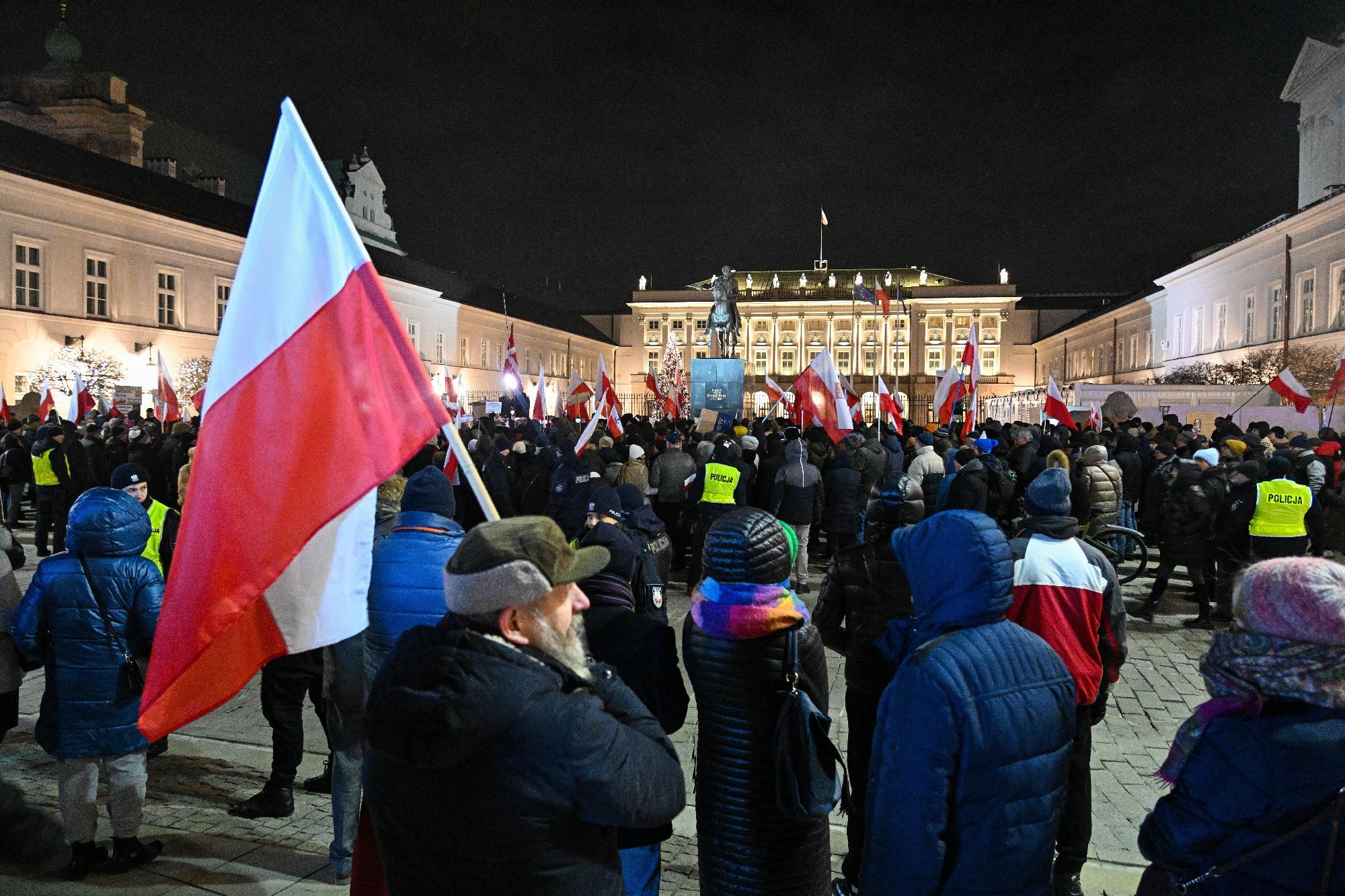  A lengyel elnöki palotában letartóztatták Mariusz Kaminski és Maciej Wasik ellenzéki képviselőket + videó