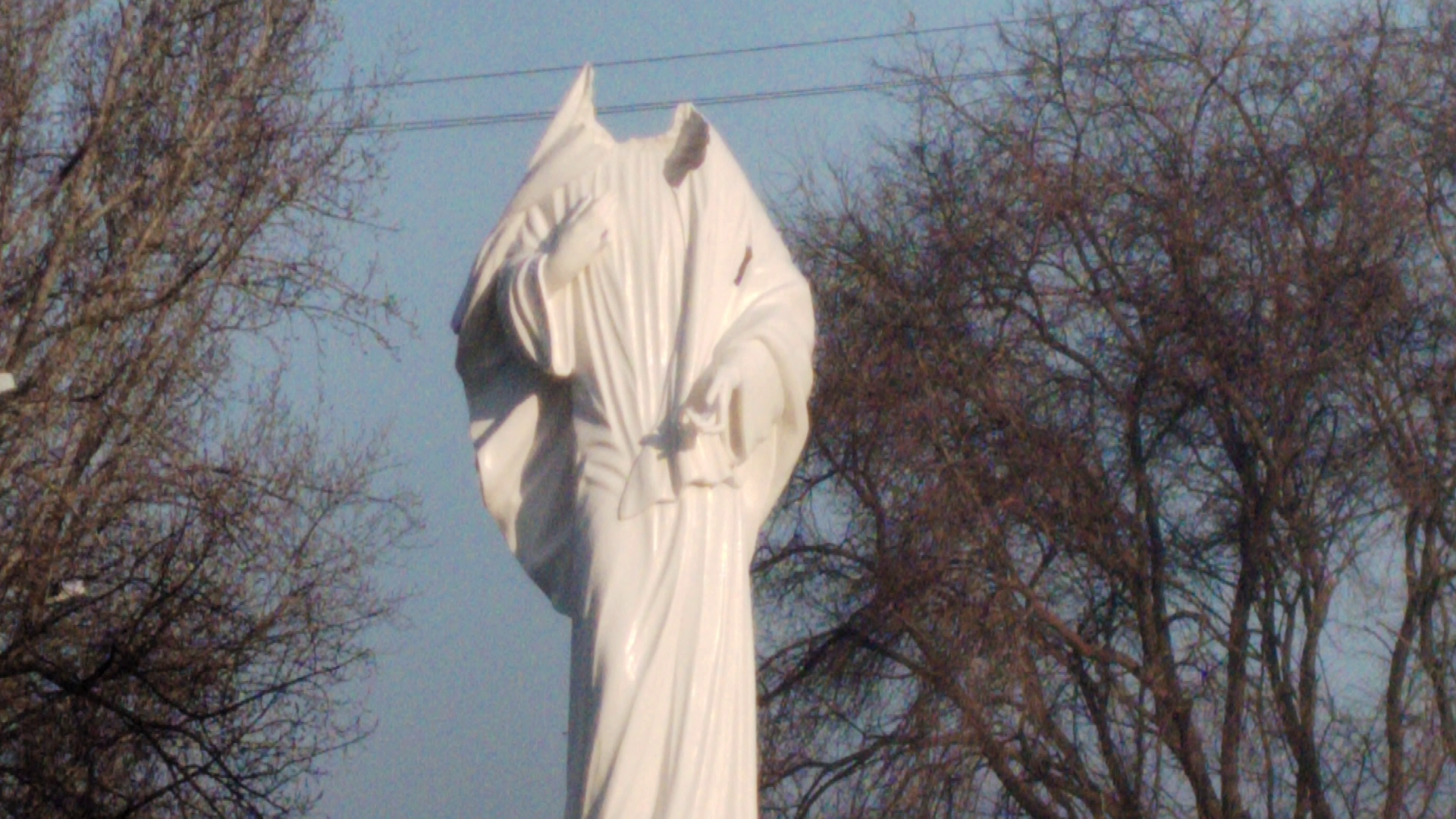 Másodjára rongálták meg a Szűzanya szobrot Dunavecsén + videó
