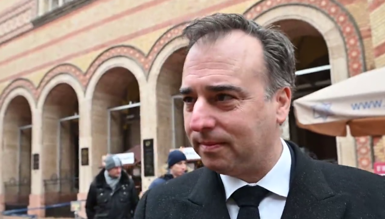 Pressman azt állítja, hogy nem avatkozik bele a magyar politikába + videó