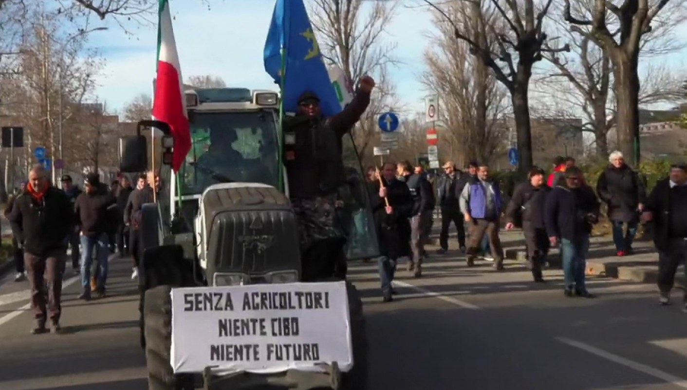 Olaszországban is tüntetnek a gazdák + videó