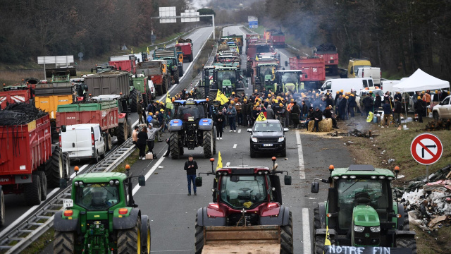 Olaszországban is tovább forronganak a gazdák + videó
