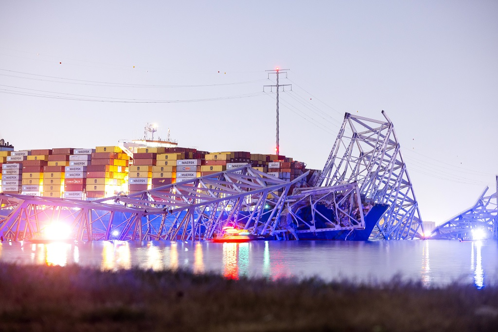 Összeomlott egy hatalmas híd az amerikai Baltimore-ban, mivel nekiment egy teherhajó + videó