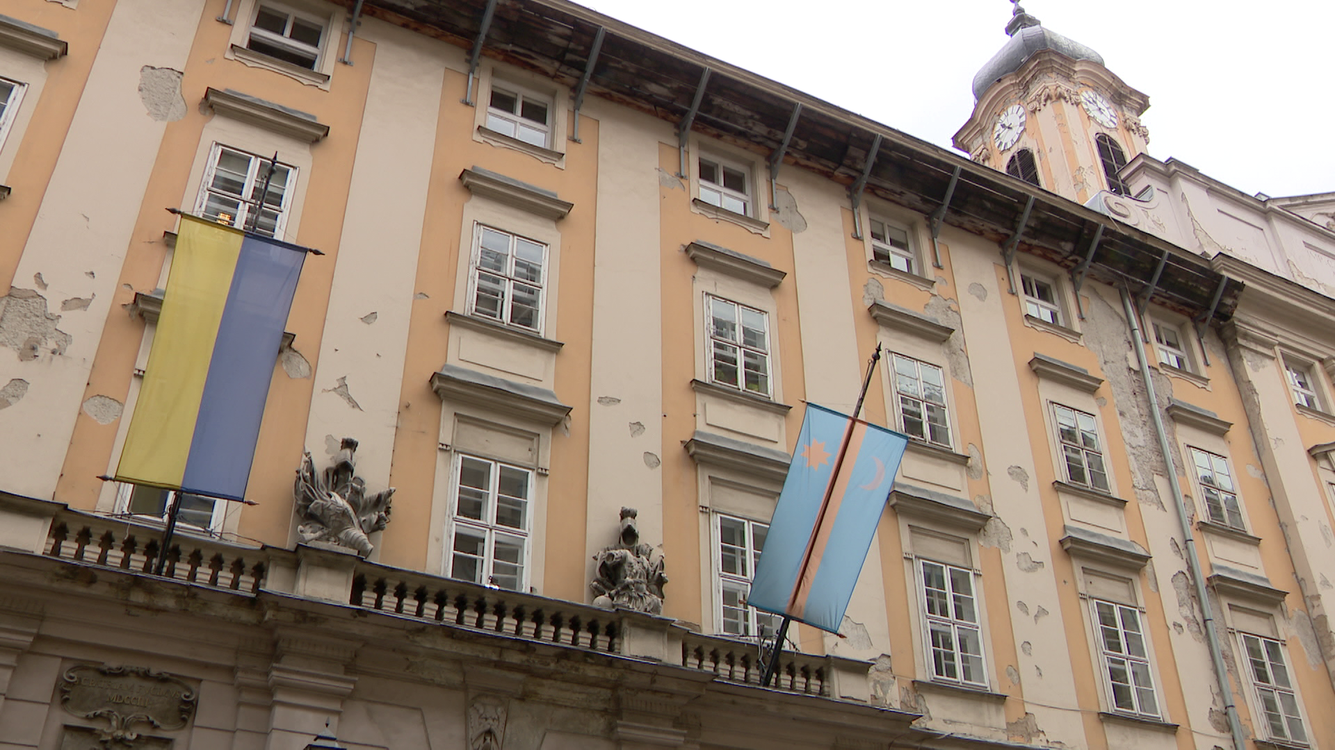 Magyar Nemzet: Életveszélyes a Városháza homlokzatának felújított része + videó