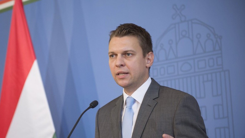 Menczer Tamás: elsőként nyilvántartásba vette a Fidesz-KDNP EP-listáját a választási iroda + videó