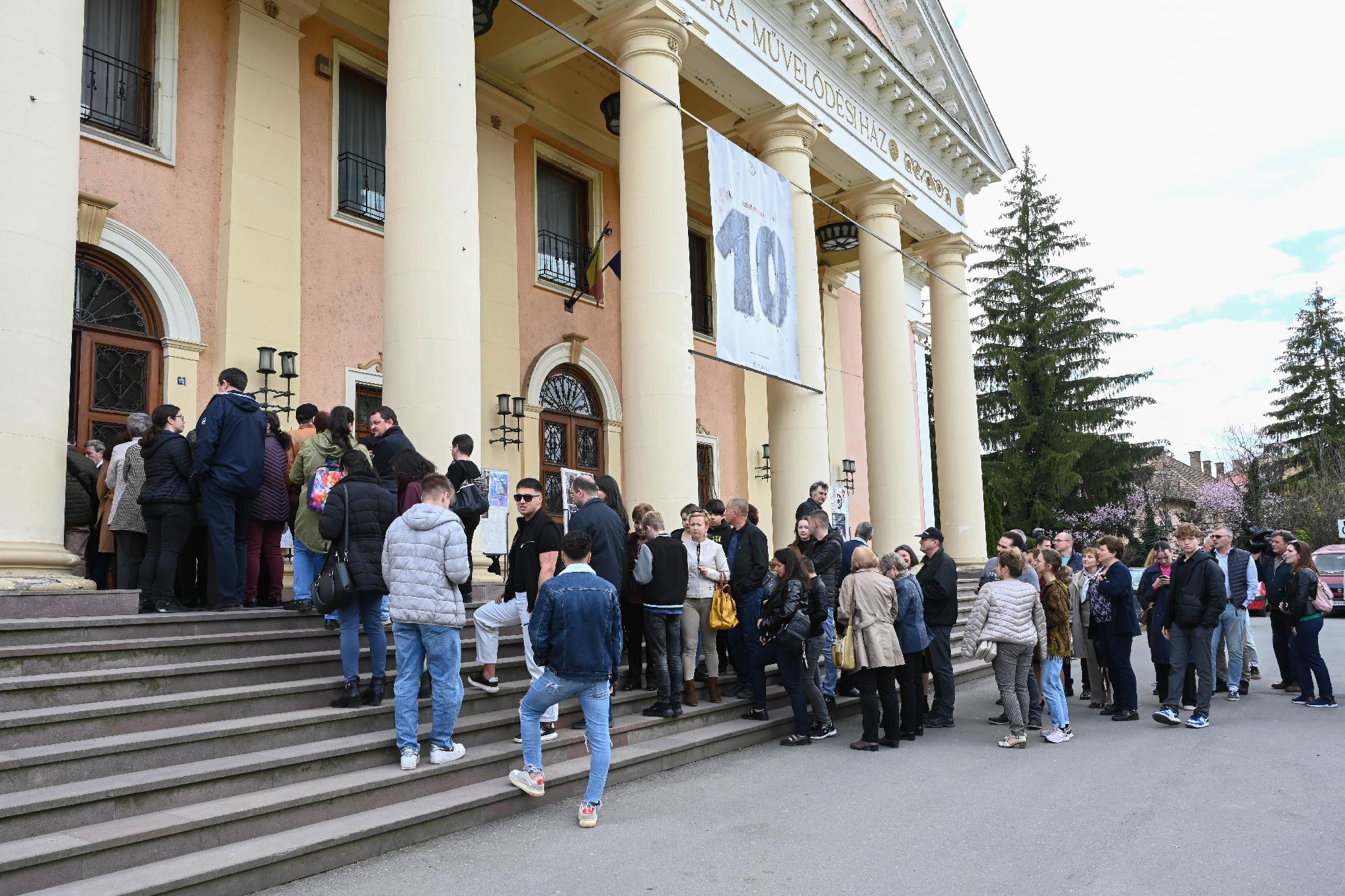 Nagyon népszerű volt a diákok körében a Petőfiről elnevezett országjáró művészeti turné