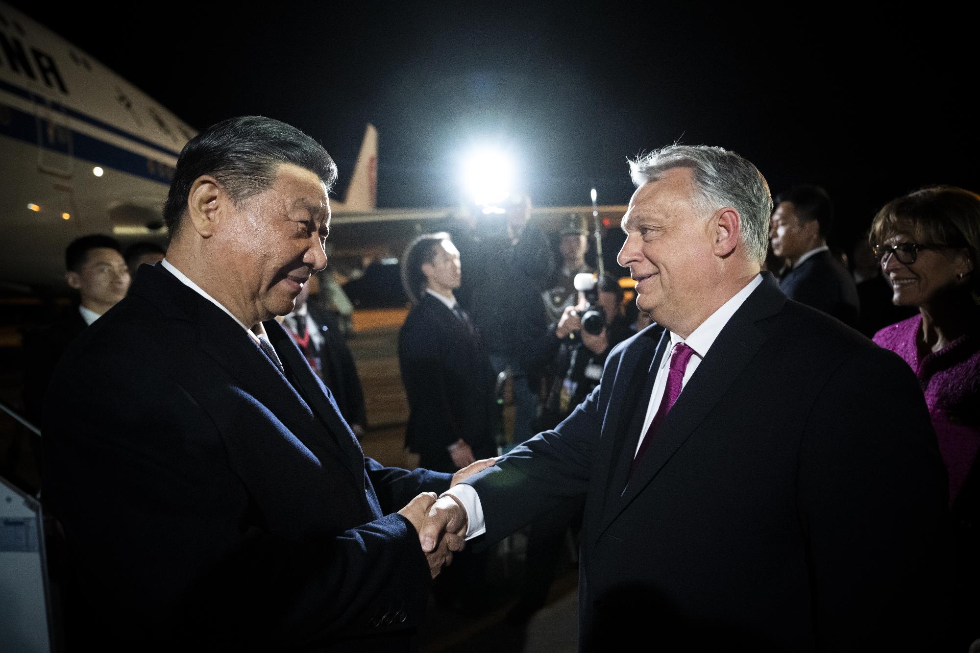Orbán Viktor fogadta az állami látogatásra Magyarországra érkező Hszi Csi-ping kínai államfőt