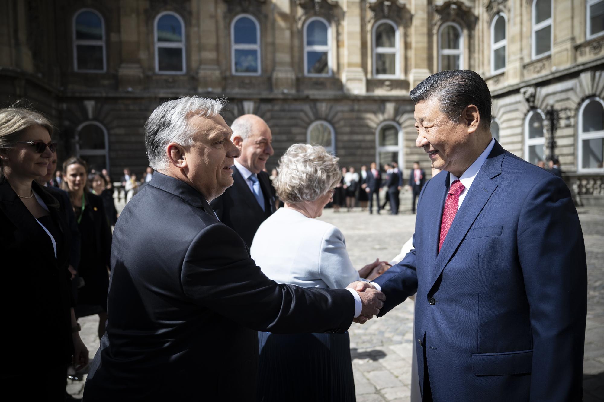 Nem akárhogy riogatnak a németek a kínai elnök budapesti látogatása miatt + videó