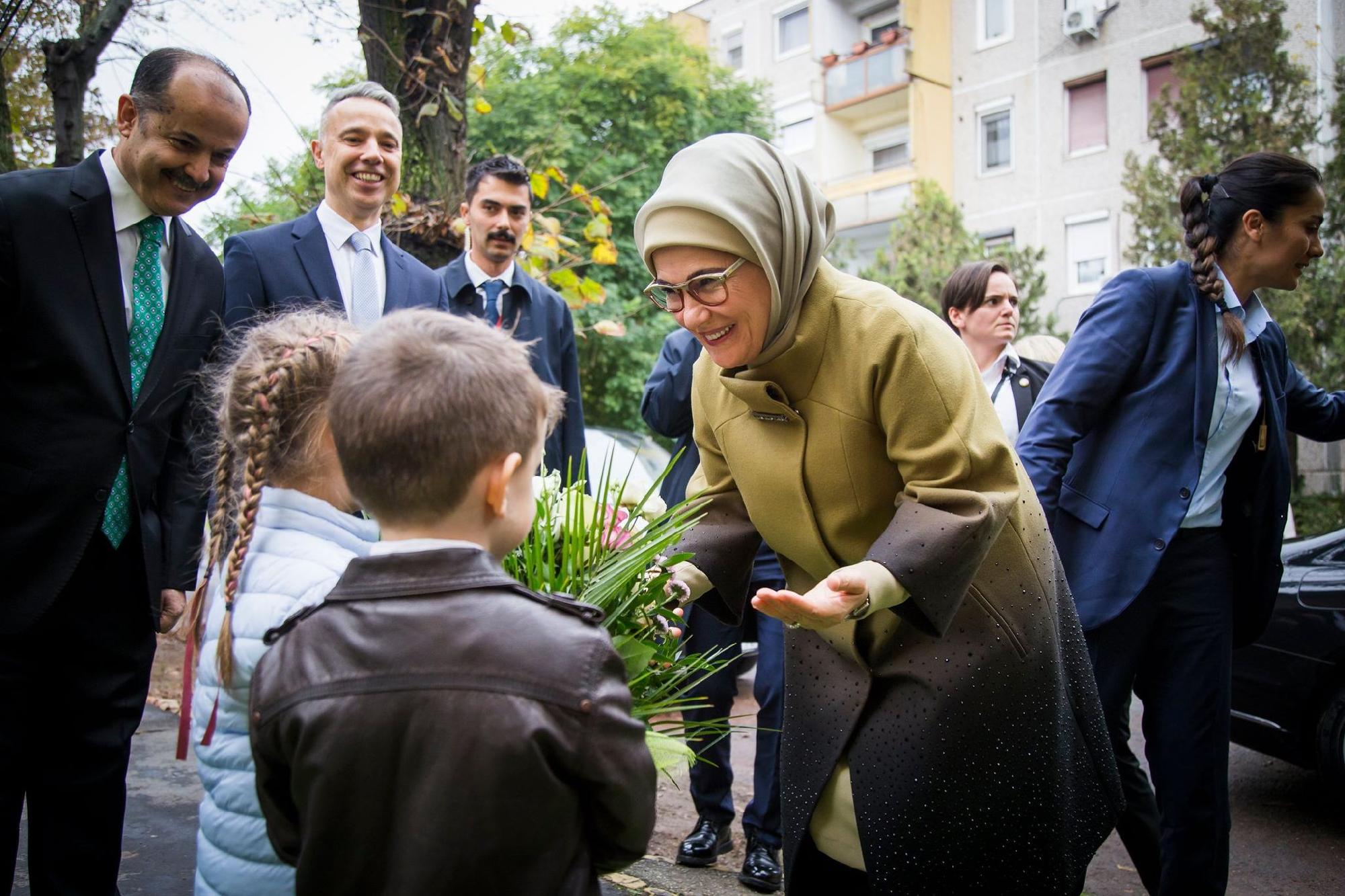 A kispesti szocialista polgármester Erdogan feleségével ment óvodát látogatni