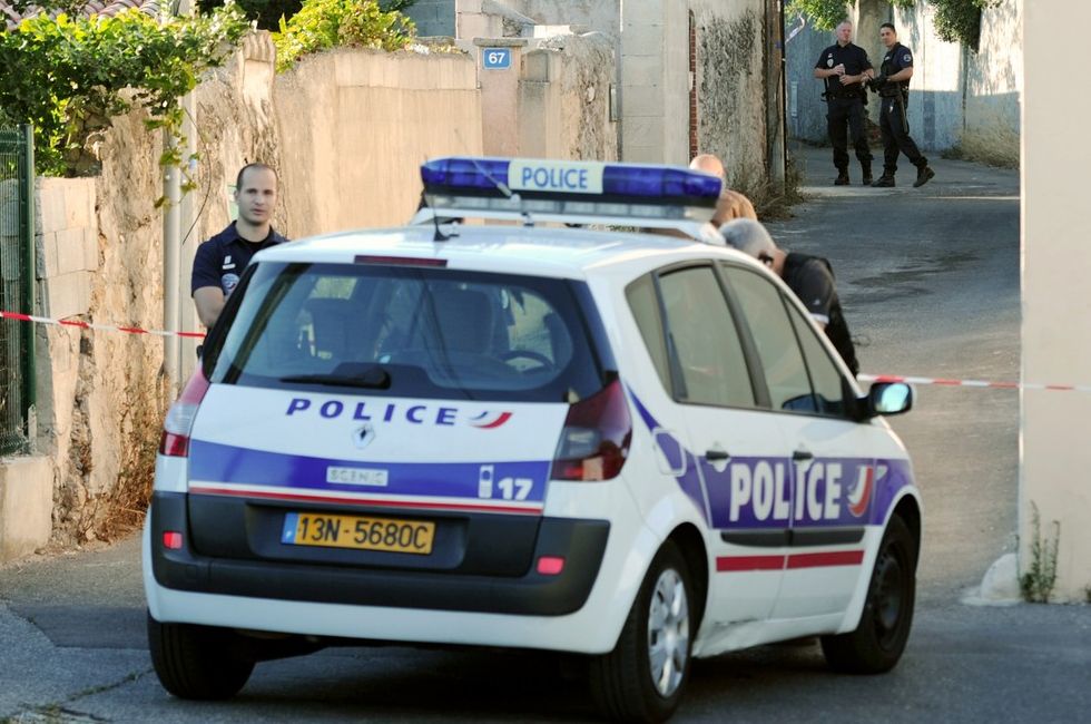 Terrorizmussal kapcsolatos ügyként kezelik a párizsi késelést