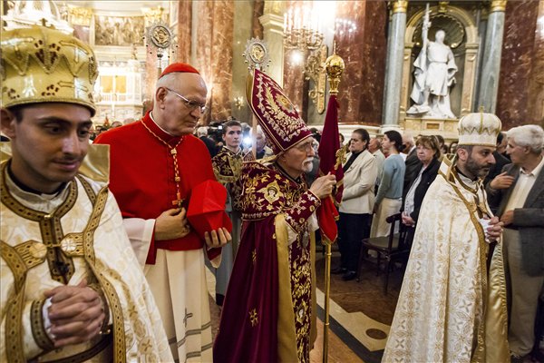 Az örmény katolikus pátriárka a Szent István-bazilikában