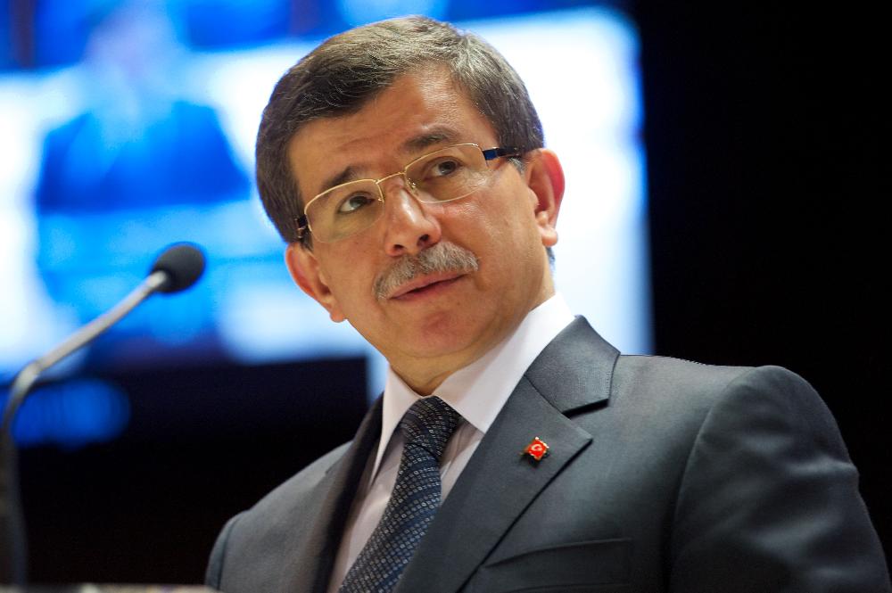 Ki akarják zárni a török kormánypártból Davutoglu volt kormányfőt