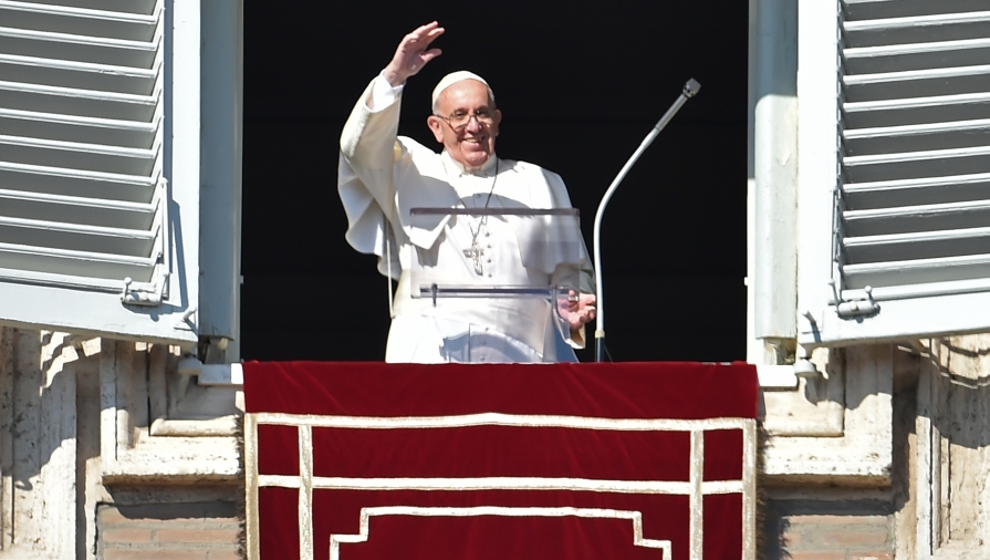 Ferenc pápa vezeti a karácsonyi szertartásokat a Vatikánban
