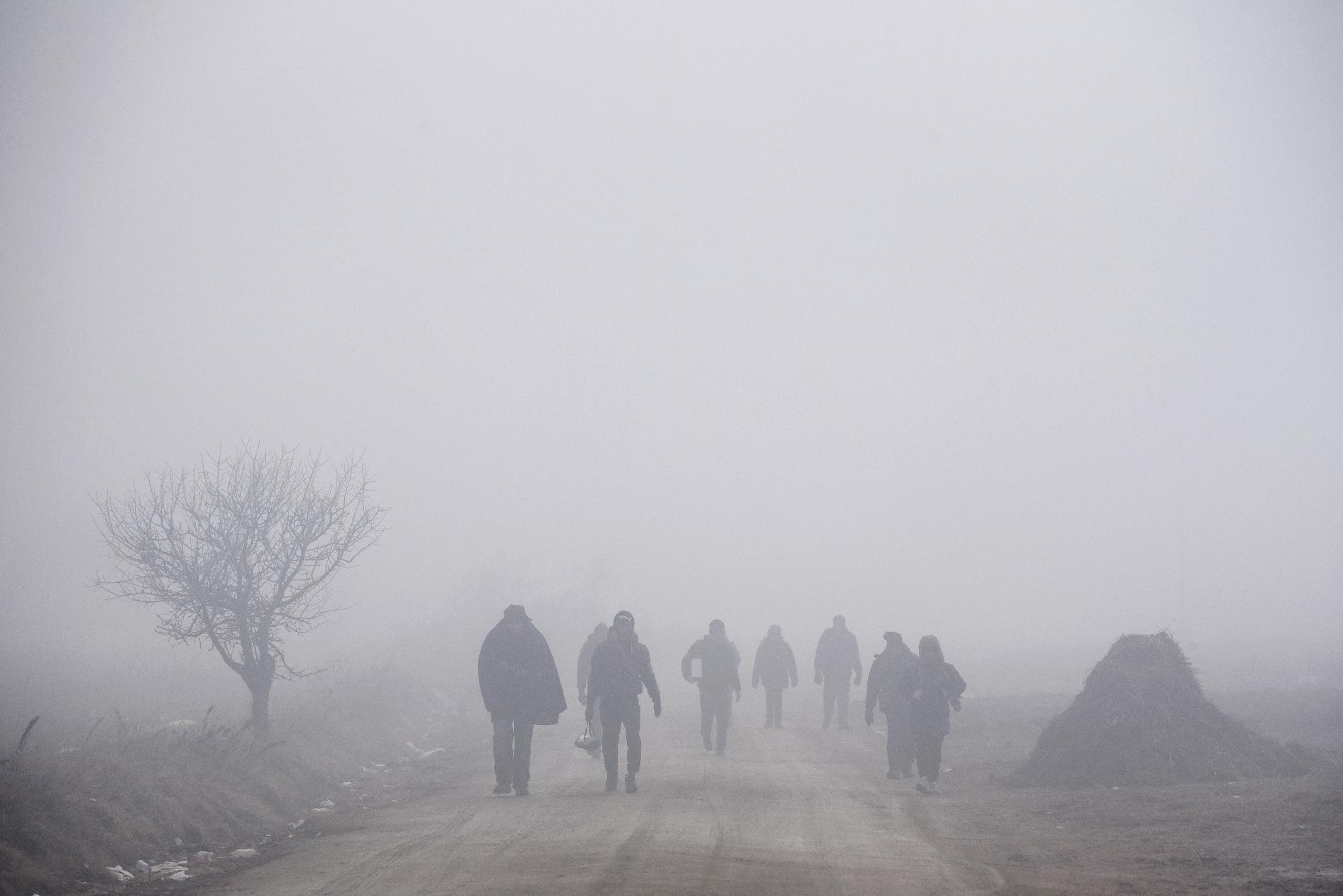 Száznál több határsértőt tartóztattak föl szerdára virradóra Csongrád megyében