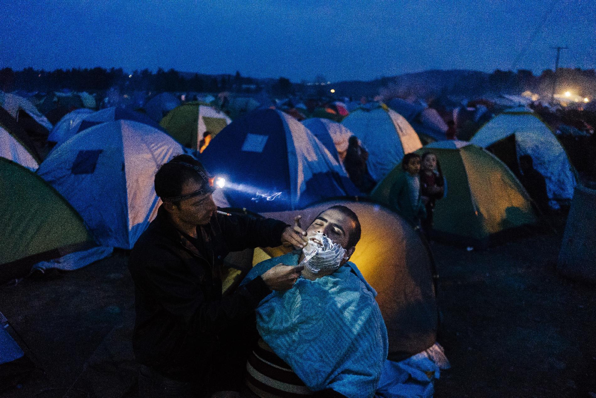 Tűz ütött ki egy boszniai menekülttáborban, sok a sérült