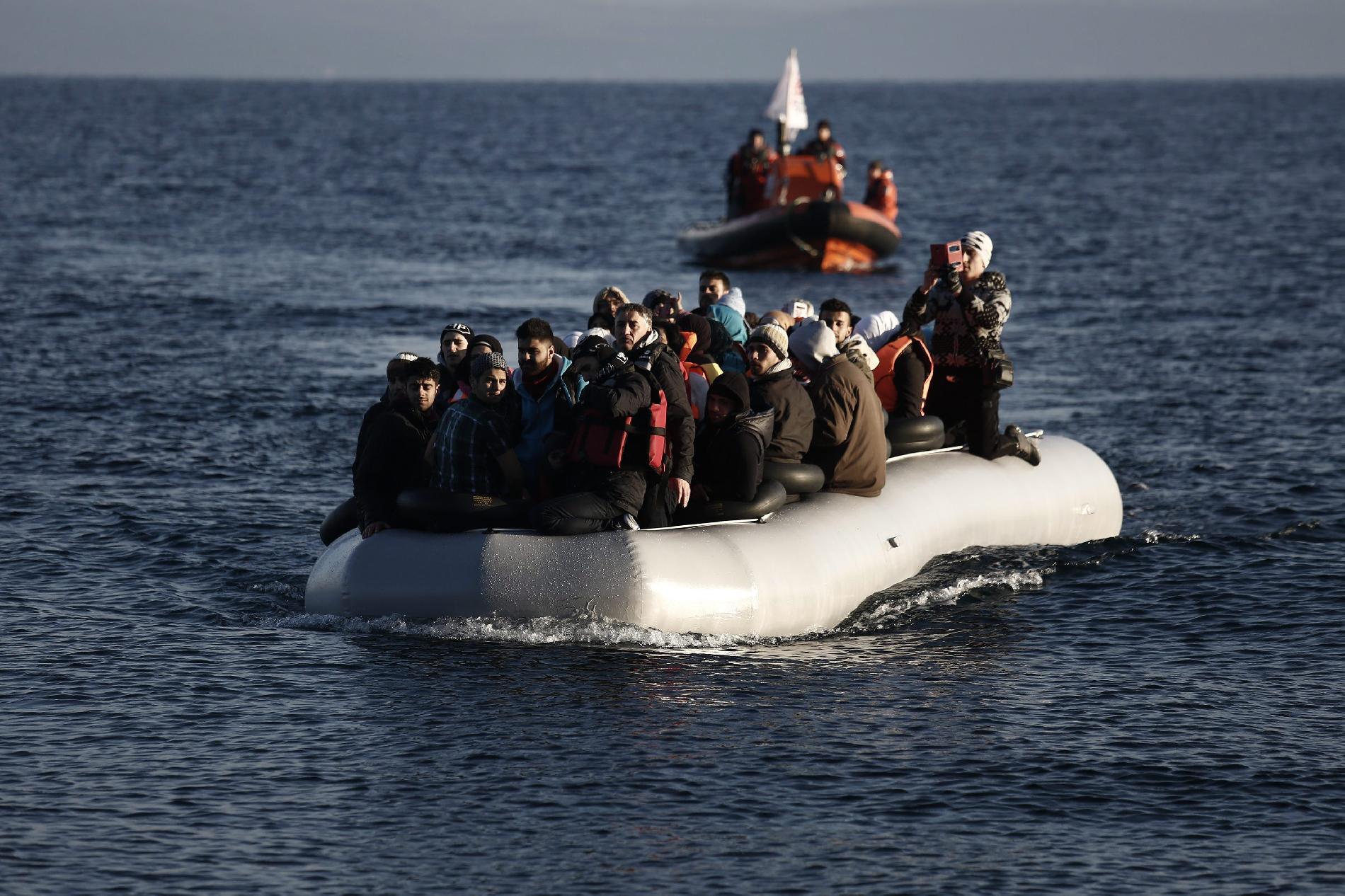Legális migrációs lehetőségeket biztosítana az Európai Bizottság