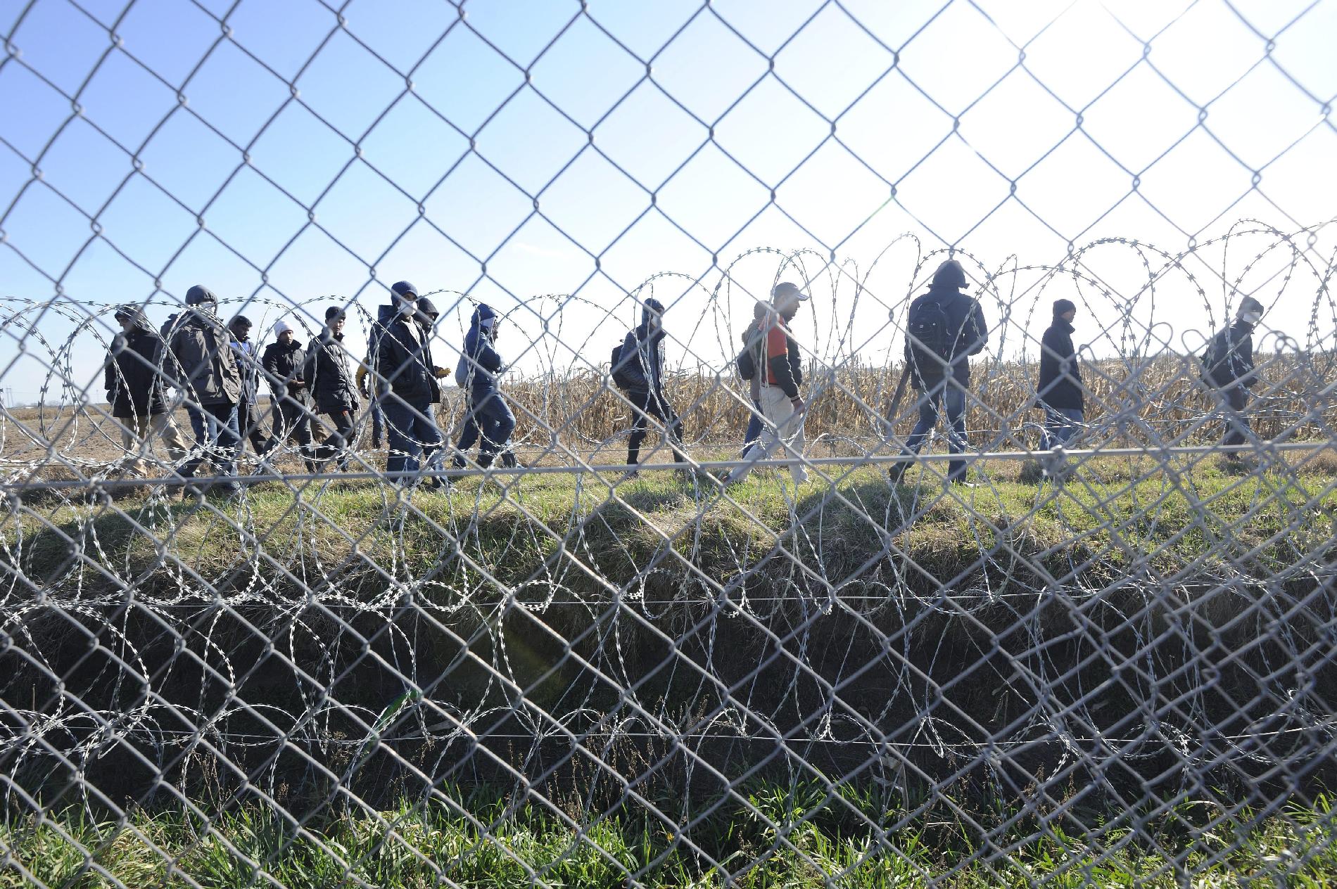 Százezer migráns jöhet Európába a következő hetekben