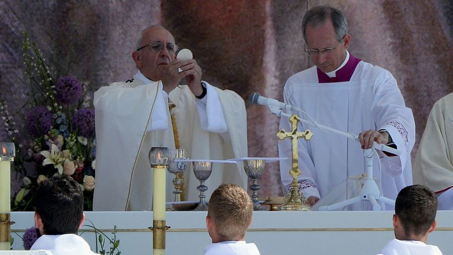 Ferenc pápa: a hitet egyszerű nyelven és egyszerű gesztusokkal kell terjeszteni