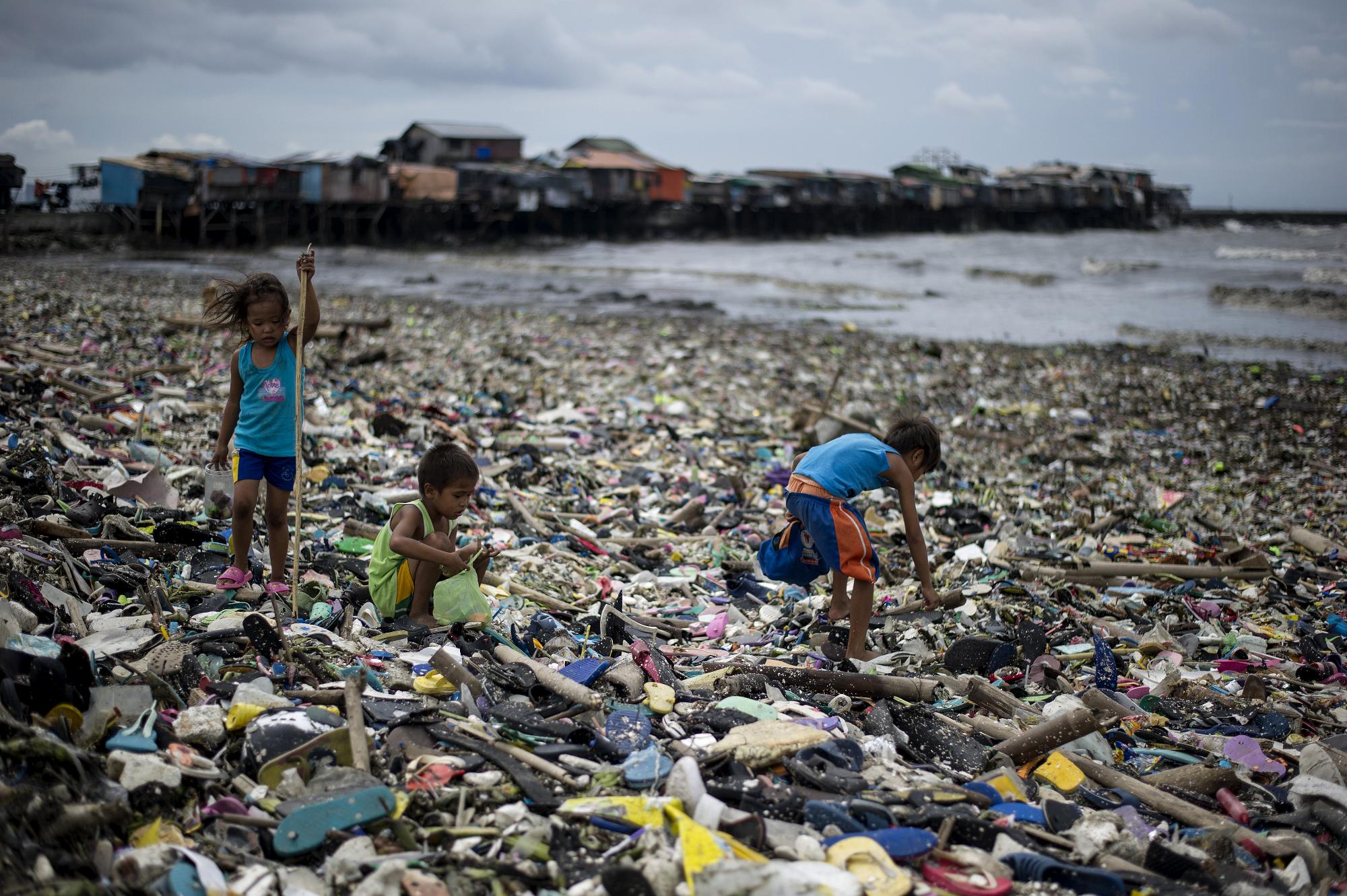 Malajzia több mint száz konténernyi műanyaghulladékot küld vissza egyes országokba