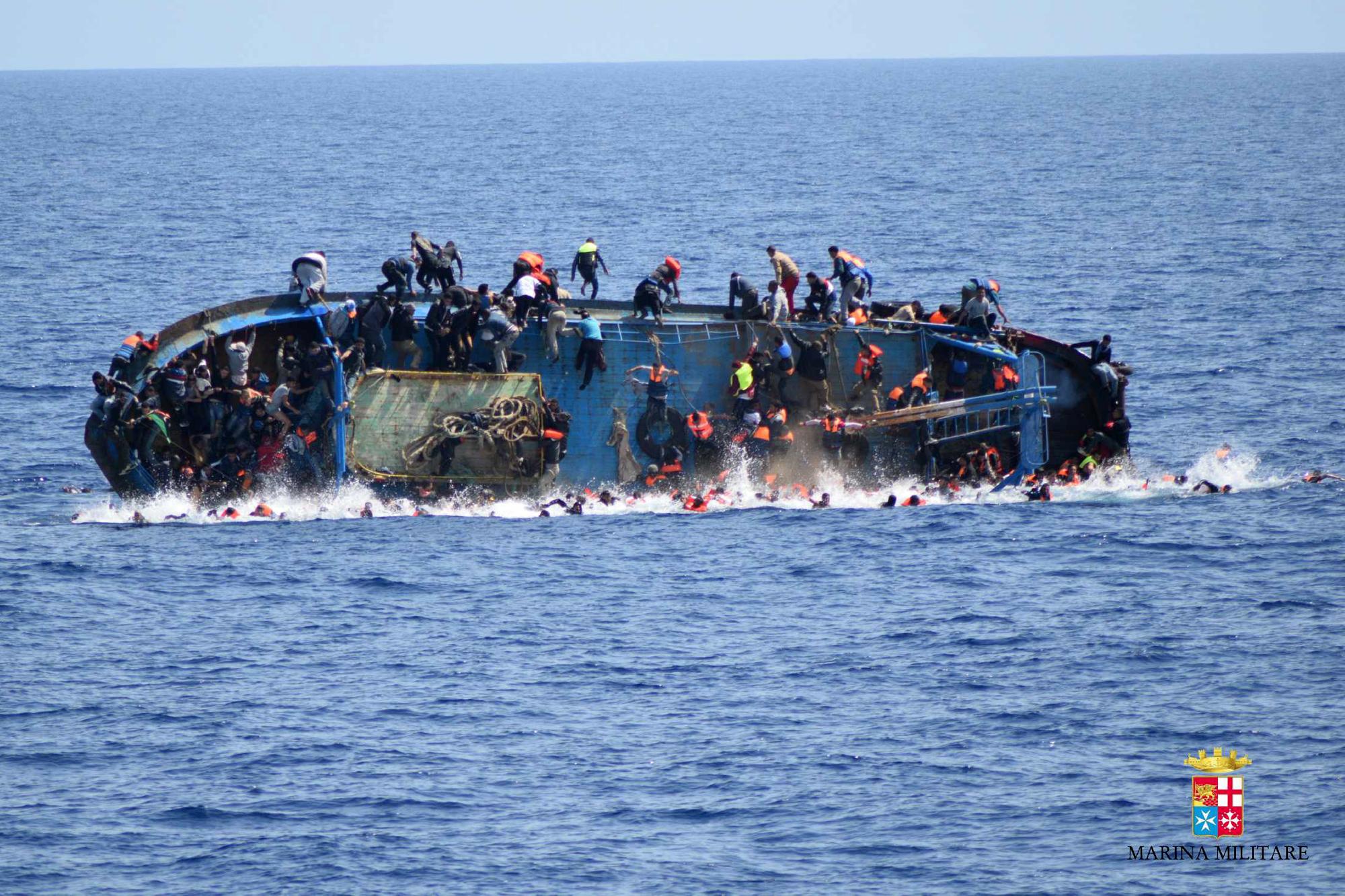 Elsüllyedt egy migránsokkal teli csónak a Jón-tengeren