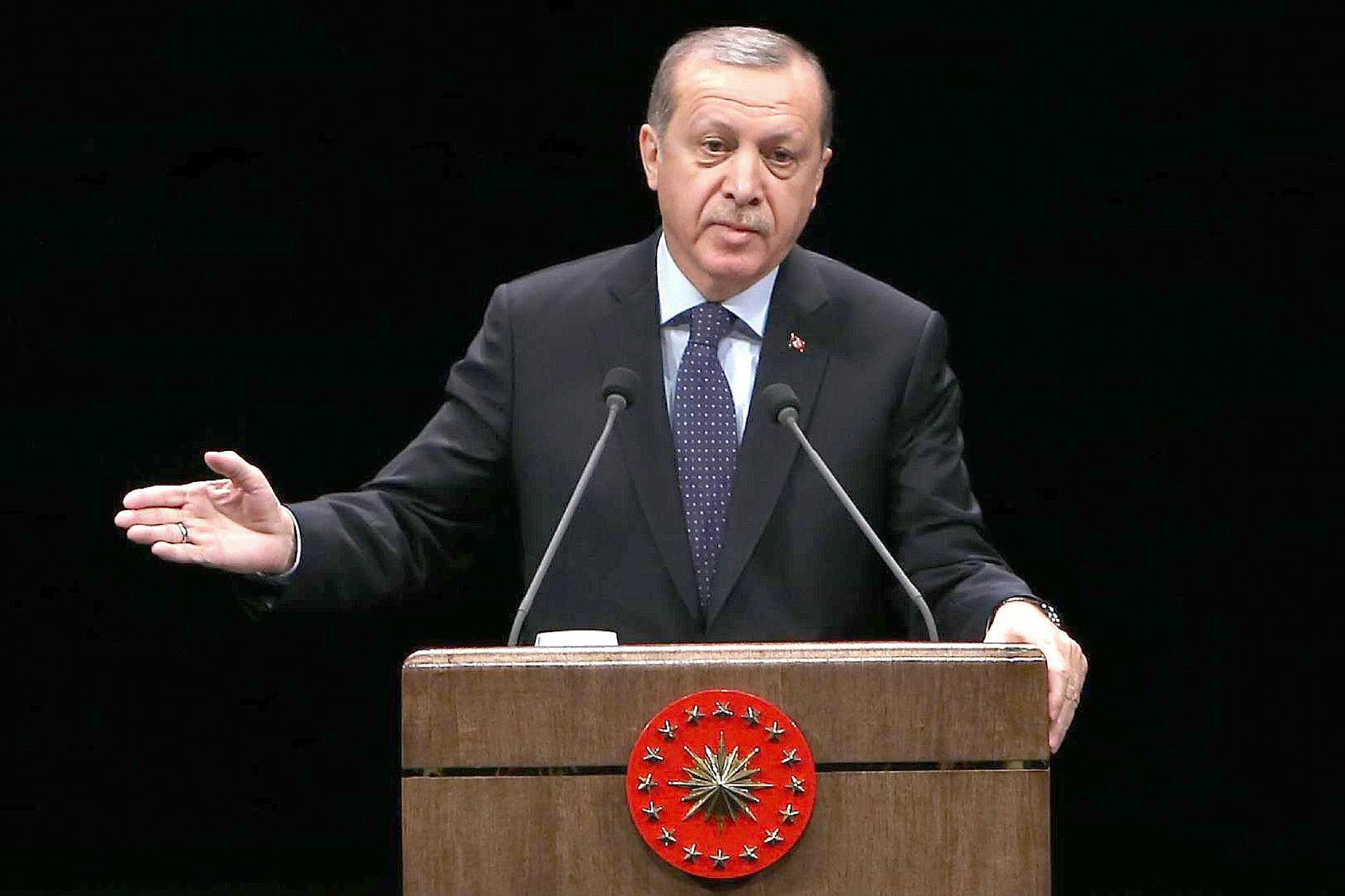 Erdogan: Törökország nem engedi a kormányerők további előrenyomulását Idlíbben